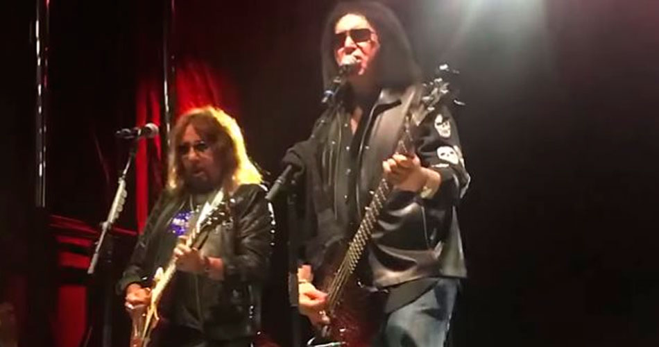 Gene Simmons e Ace Frehley tocam juntos no The Vault Experience