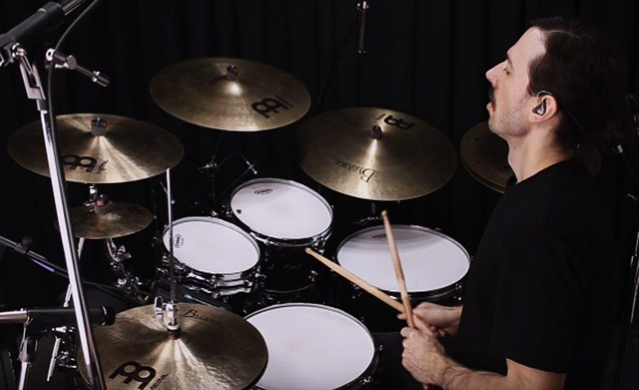 Vídeo: baterista do Cynic mostra sua performance no novo single da banda