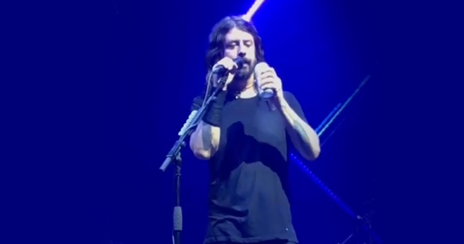 Vídeo: Dave Grohl faz pausa em show para tomar uma cervejinha