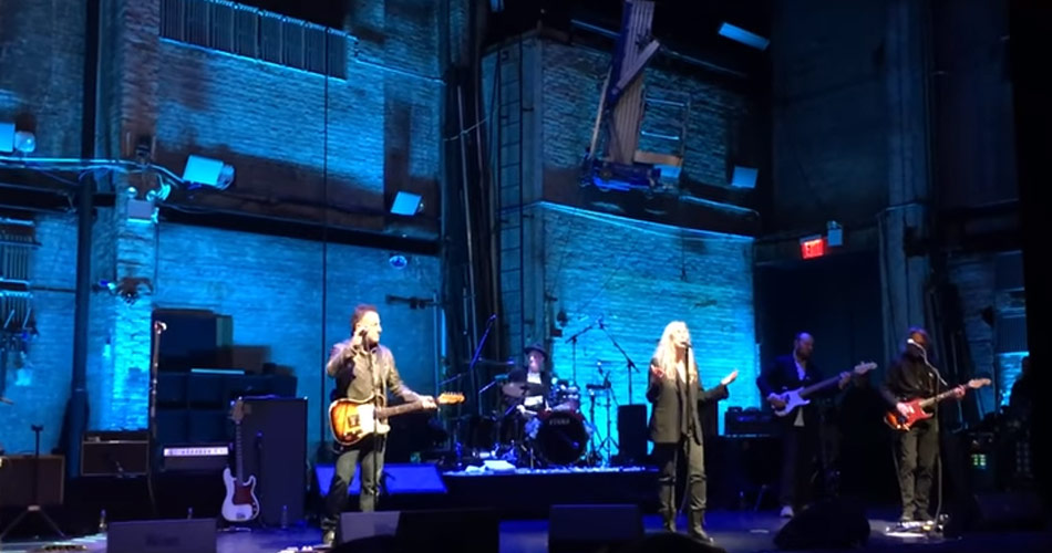 “People Have The Power”: Patti Smith leva ao palco Bruce Sprinsgsteen e Michael Stipe, do R.E.M.