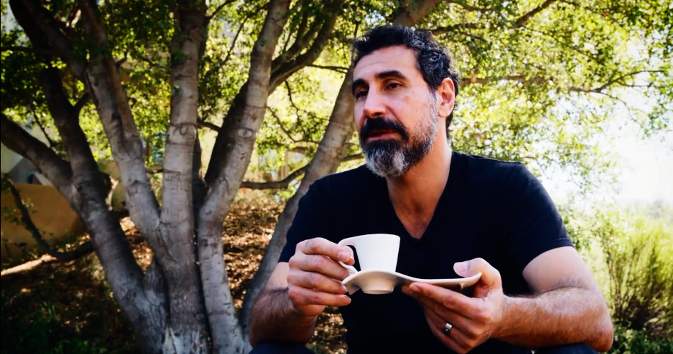 Vídeo: Serj Tankian, do System Of A Down, fala sobre sua paixão pelo café