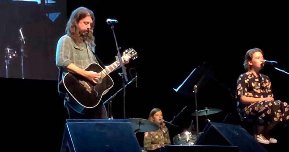 Assista: filhas de Dave Grohl cantam e tocam com o pai em show beneficente