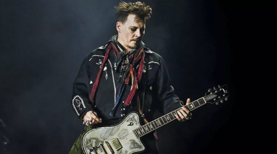 Hollywood Vampires: Johnny Depp assume os vocais em “Heroes”, de David Bowie