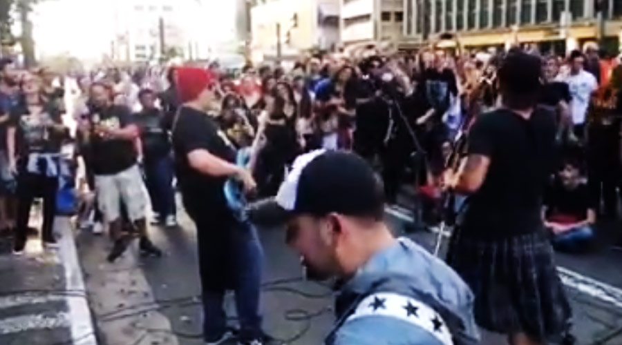 Vídeo: banda Marília Gabriela faz show surpresa na Avenida Paulista