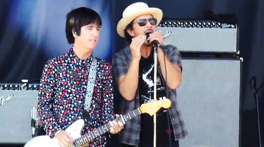 Vídeo: Eddie Vedder canta clássico dos Smiths com Johnny Marr