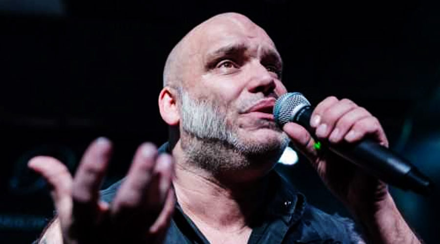 Blaze Bayley faz homenagem a Paul Di’Anno com clássico “Wrathchild”, do Iron Maiden