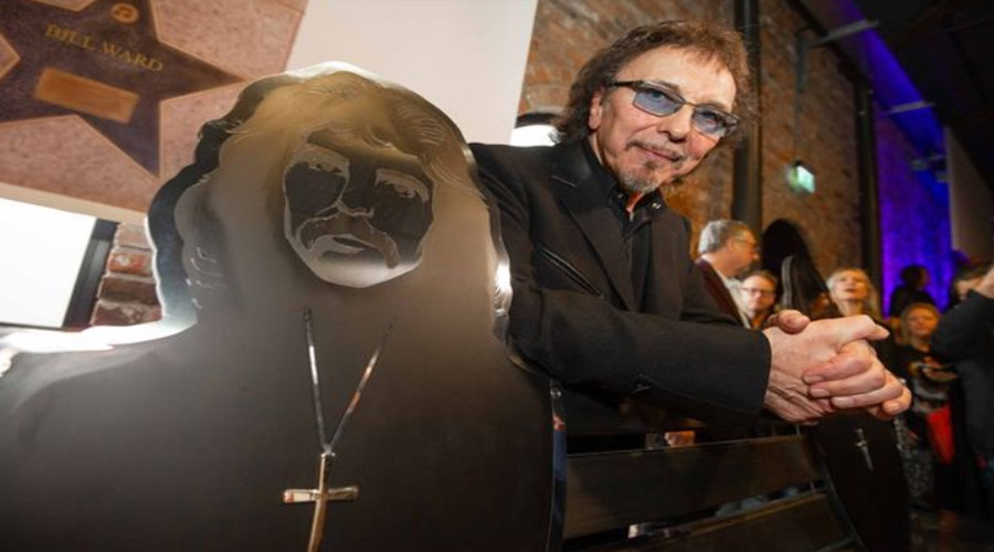 Black Sabbath ganha “banco de heavy metal” em evento dentro de igreja de Birmingham