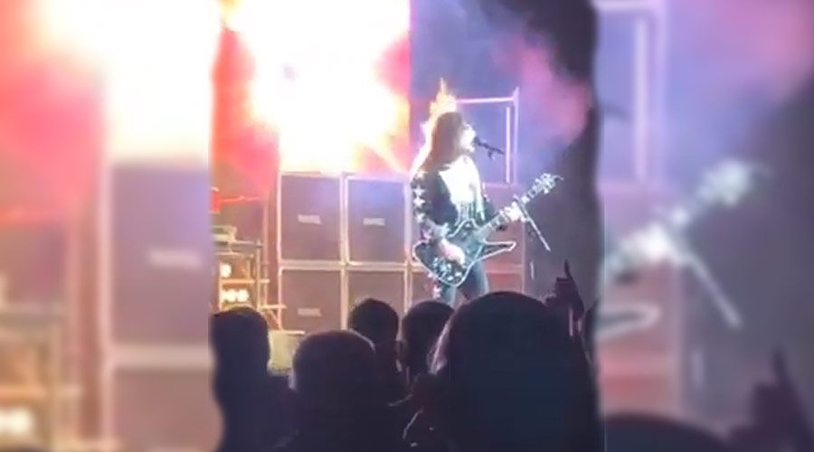 Vídeo: com cabelo em chamas, Paul Stanley cover concentra-se nos versos de clássico do Kiss