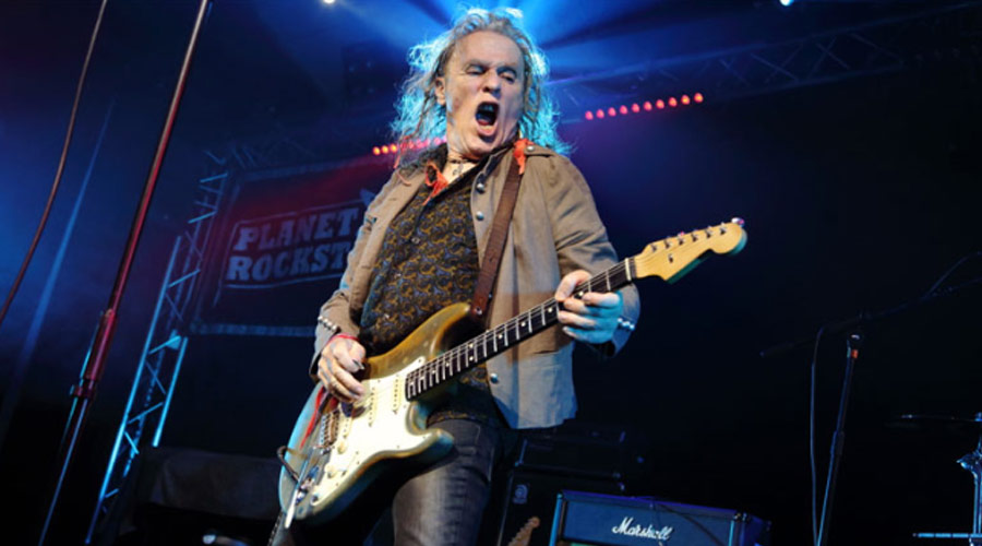 Bernie Tormé, guitarrista de Ozzy Osbourne, morre aos 66 anos