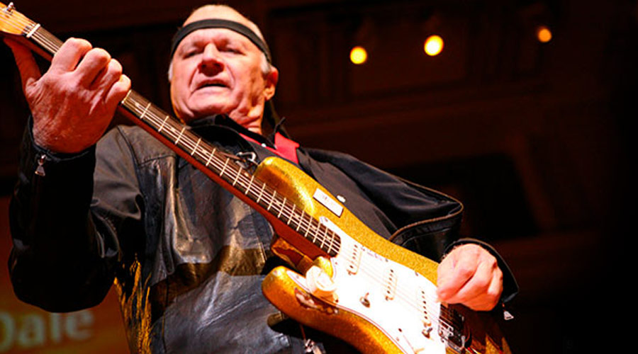 Mundo do rock perde Dick Dale, pioneiro da surf music