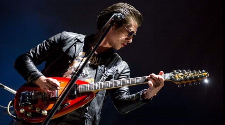 Arctic Monkeys lança versão ao vivo de “505”, faixa que estará em seu “Live At The Royal Albert Hall”