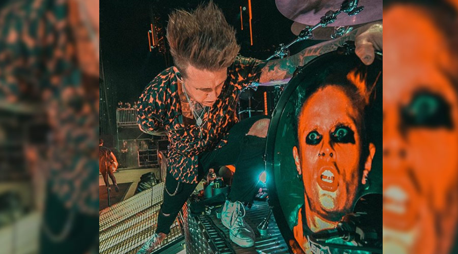 Papa Roach presta homenagem ao Prodigy em festival americano