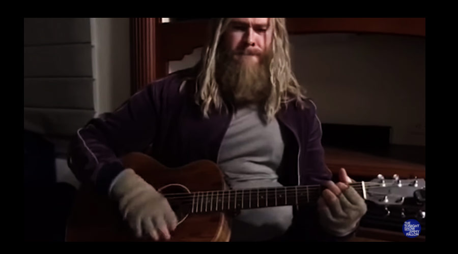 Vídeo mostra “Thor Gordo” tocando o clássico “Hurt”