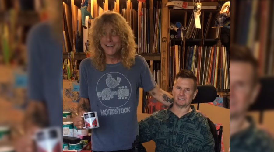 Após facada, Steven Adler, ex-Guns N´Roses, surge em vídeo para dizer que “está bem”