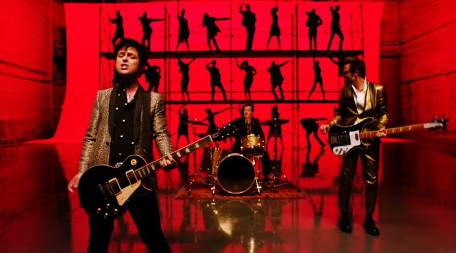 Green Day: banda lança clipe eletrizante de “Father of All Motherfuckers”