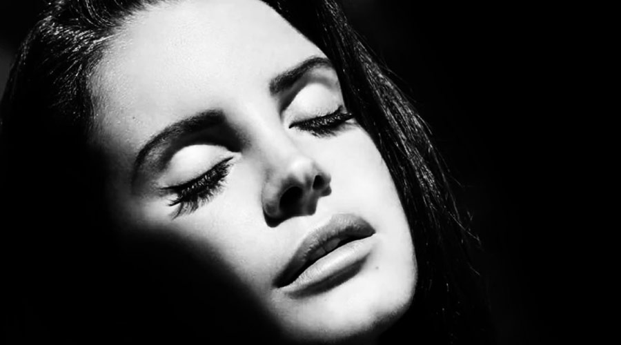 Lana Del Rey faz homenagem a Leonard Cohen