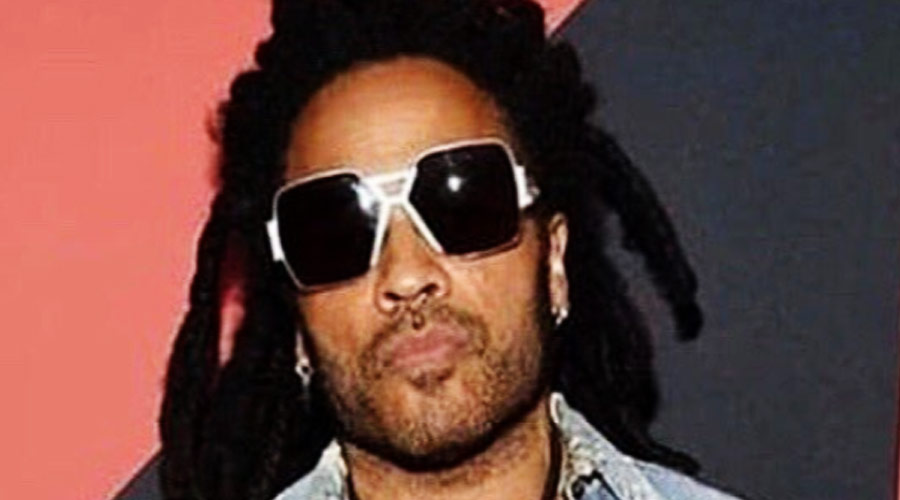 Lenny Kravitz perde óculos durante show e pede ajuda aos fãs