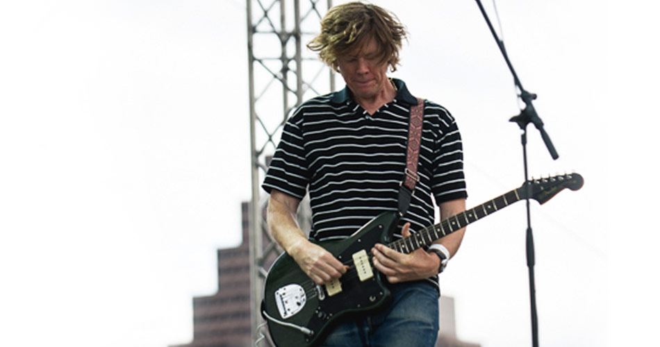 Ouça Thurston Moore, do Sonic Youth, fazendo cover do New Order