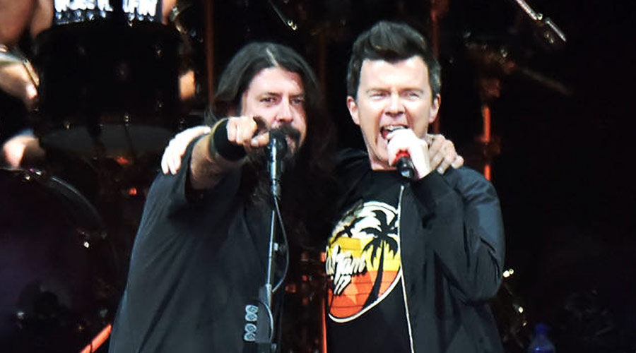 Rick Astley quer gravar sucesso dos anos 80 com Foo Fighters