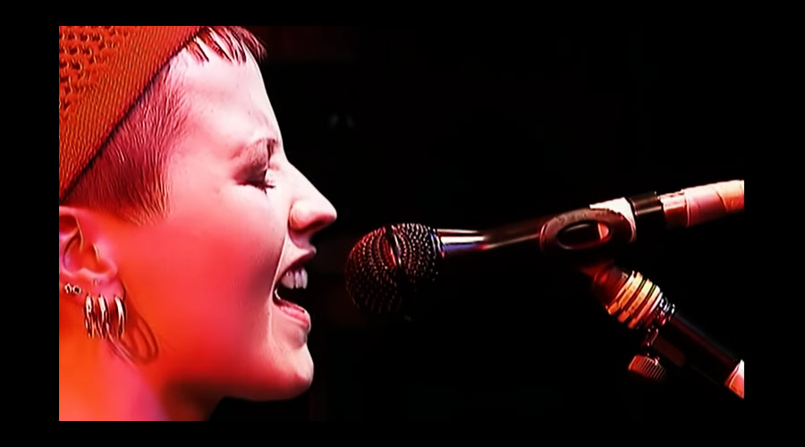 The Cranberries lança versão ao vivo do clássico “Zombie”