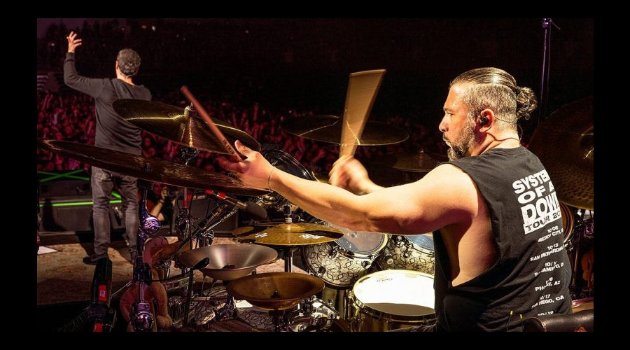 John Dolmayan, do System Of A Down, regrava música do Radiohead com M. Shadows e Tom Morello