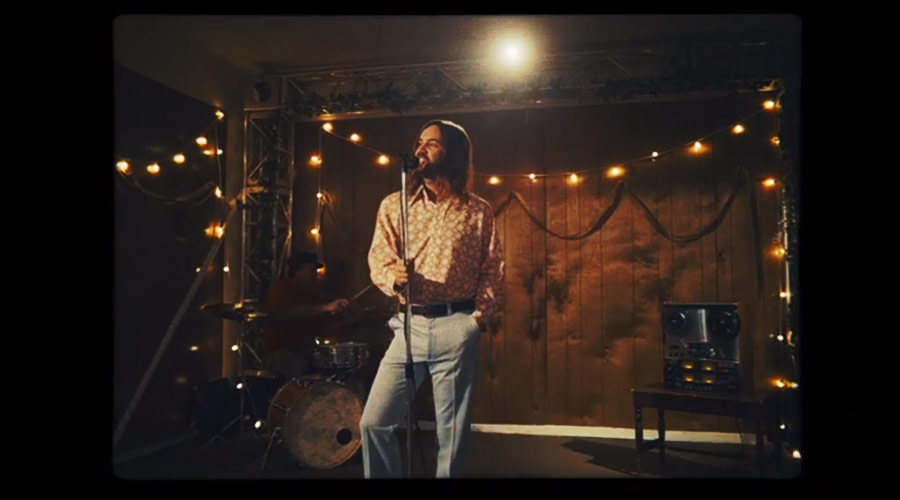 Tame Impala faz homenagem aos anos 70 em novo videoclipe