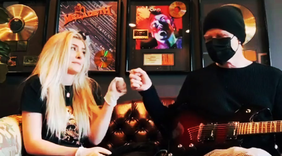 Dave Mustaine canta “Come Together”, dos Beatles, ao lado de sua filha