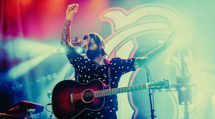 Dashboard Confessional faz releitura de “Circles”, de Post Malone