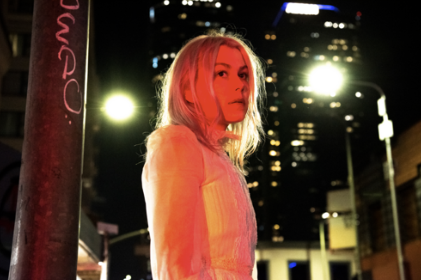 Phoebe Bridgers anuncia novo álbum e libera novo single acompanhado de videoclipe