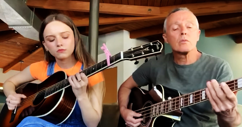 “Mad World”, do Tears For Fears, ganha nova versão com Curt Smith e sua filha