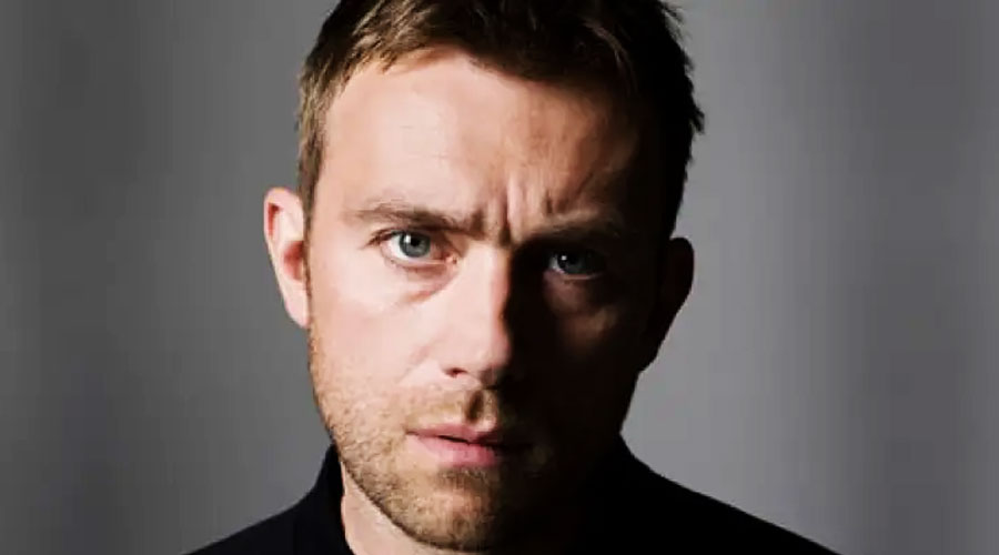 Damon Albarn lança novo álbum e disponibiliza visualiser vídeo de “Darkness To Light”