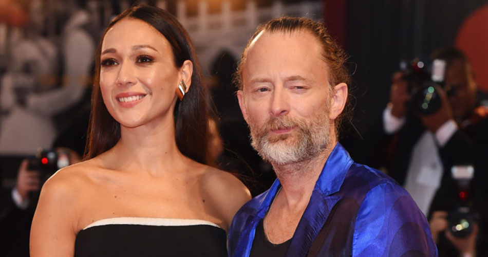 Thom Yorke, do Radiohead, se casa com a atriz Dajana Roncione; veja fotos