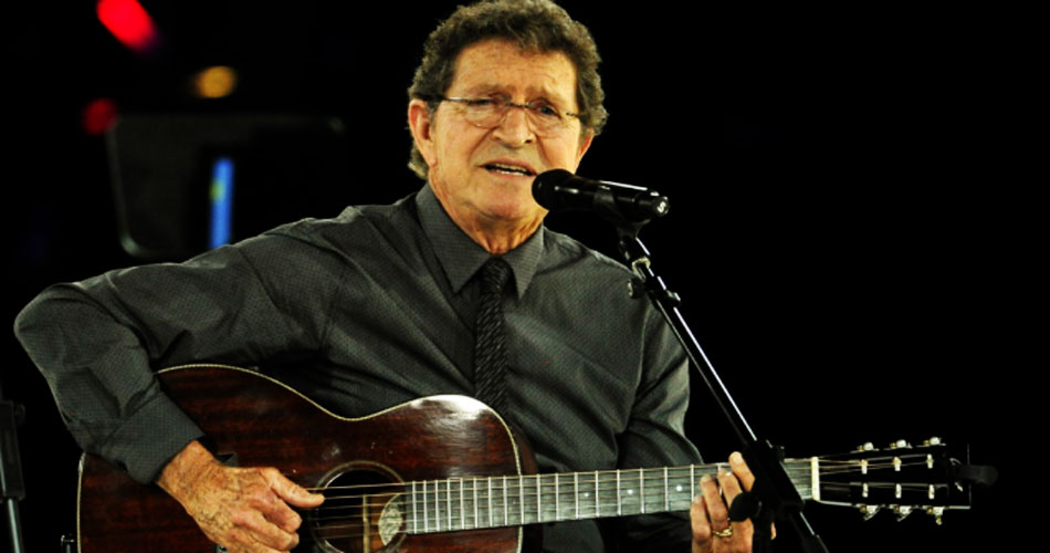 Morre Mac Davis, compositor de sucessos de Elvis Presley