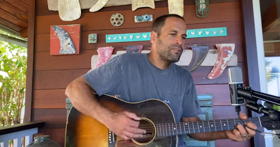 Jack Johnson mostra videoclipe da faixa-título de seu novo álbum “Meet the Moonlight”