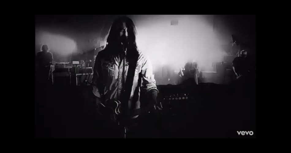 Um dia após lançar disco novo, Foo Fighters estreia clipe da faixa “No Son Of Mine”