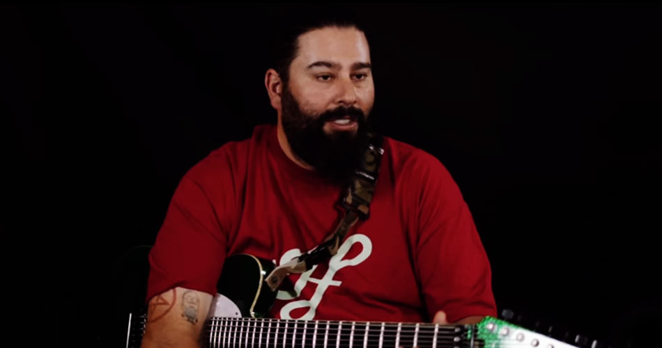 Guitarrista do Deftones acredita que a Terra é plana e que o “espaço não existe”