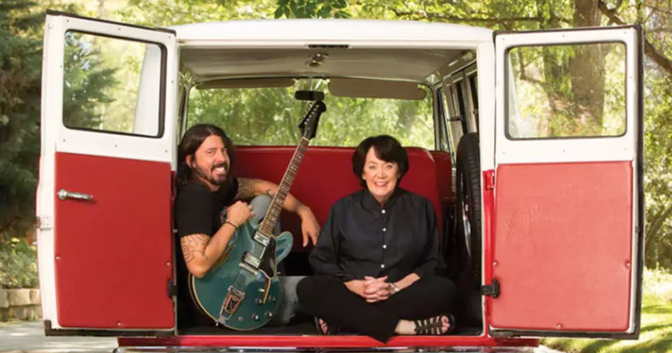 Nova série de Dave Grohl mostra relação de músicos com suas mães; veja trailer