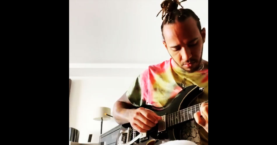 Lewis Hamilton mostra em vídeo guitarra que ganhou de David Bowie