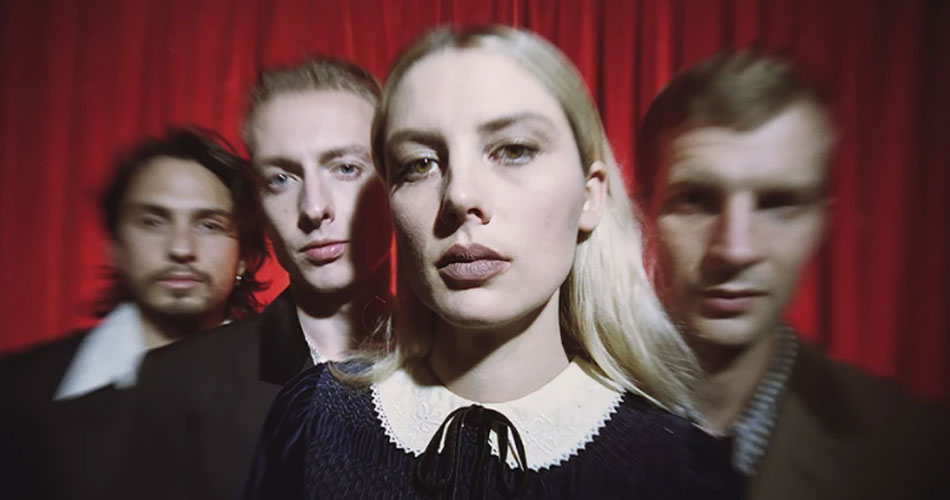 Wolf Alice lança clipe de “Safe From Heartbreak (If You Never Fall In Love)”