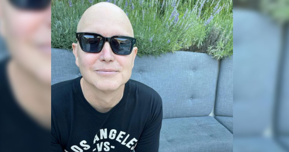 Mark Hoppus compartilha sua 1ª foto após revelar luta contra câncer