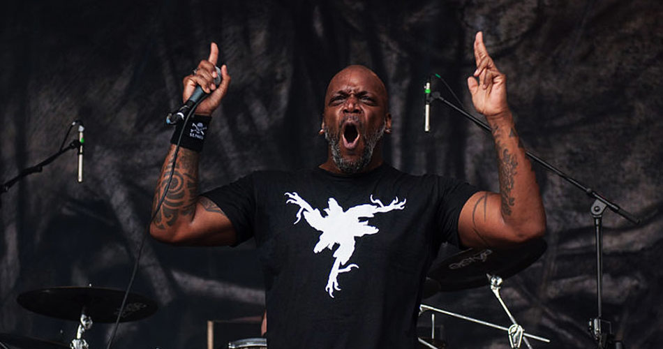 “Veganismo está em ascensão entre os amantes do heavy metal”, diz Derrick Green, do Sepultura