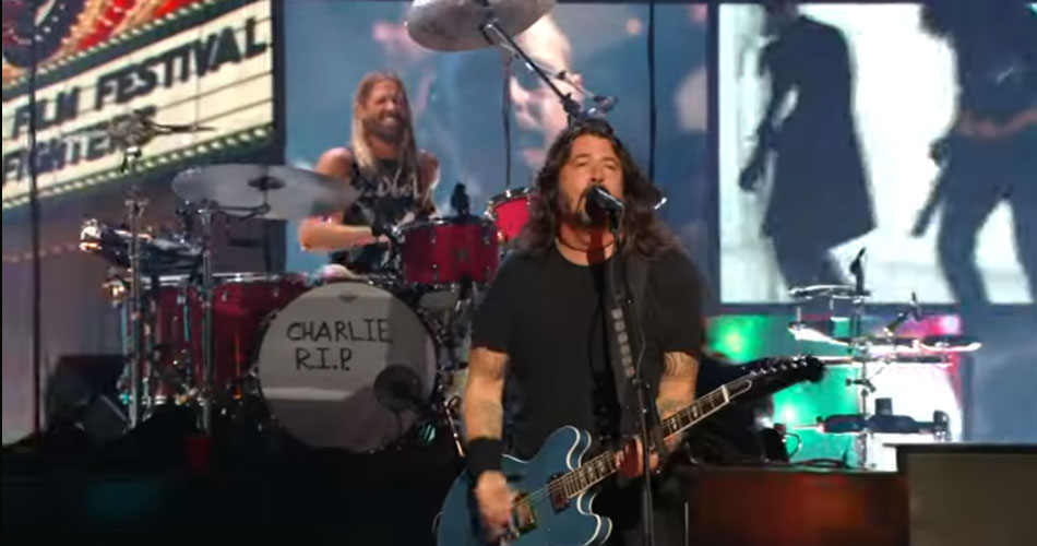 Foo Fighters recebe prêmio da MTV e faz homenagem a Charlie Watts