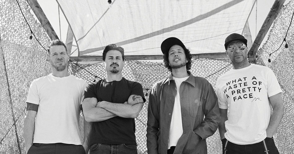 Rage Against the Machine adia sua turnê de retorno