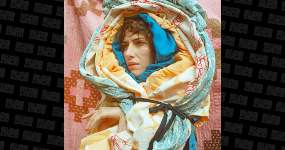 Aldous Harding disponibiliza clipe do single “Fever”