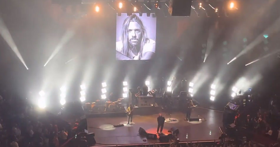 Liam Gallagher toca “Live Forever” em homenagem a Taylor Hawkins