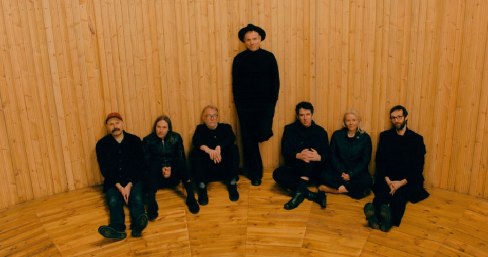 Belle and Sebastian destacam passagem do tempo no single “Young and Stupid”