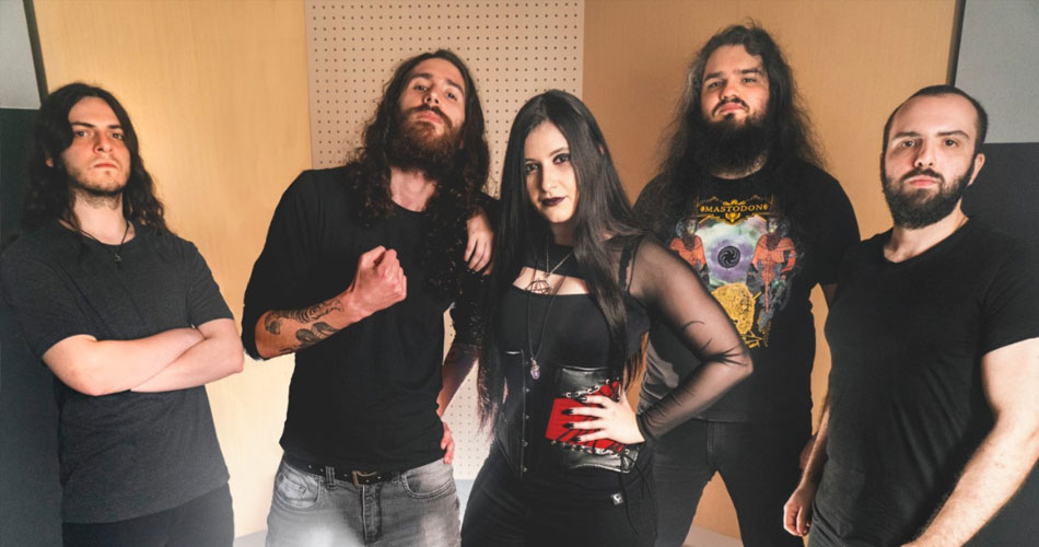 Venomous compartilha envolvente cover de “Paint it Black” com participação de Mayara Puertas