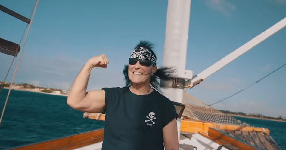 Dave Evans, 1º vocalista do AC/DC, libera seu novo videoclipe