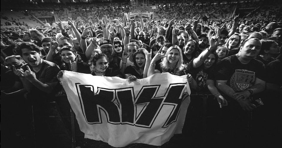 Gene Simmons: KISS vai encerrar atividades por autorrespeito e amor aos fãs