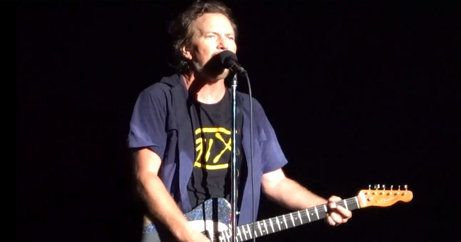 Vídeos: Pearl Jam inicia turnê pela América do Norte com homenagens e setlist repleto de clássicos